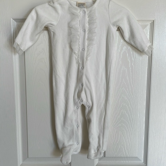 New! Soft Girl’s White Long Sleeve Coveralls Onsie with Tulle Ruffles 6-9 months - Picture 2 of 9